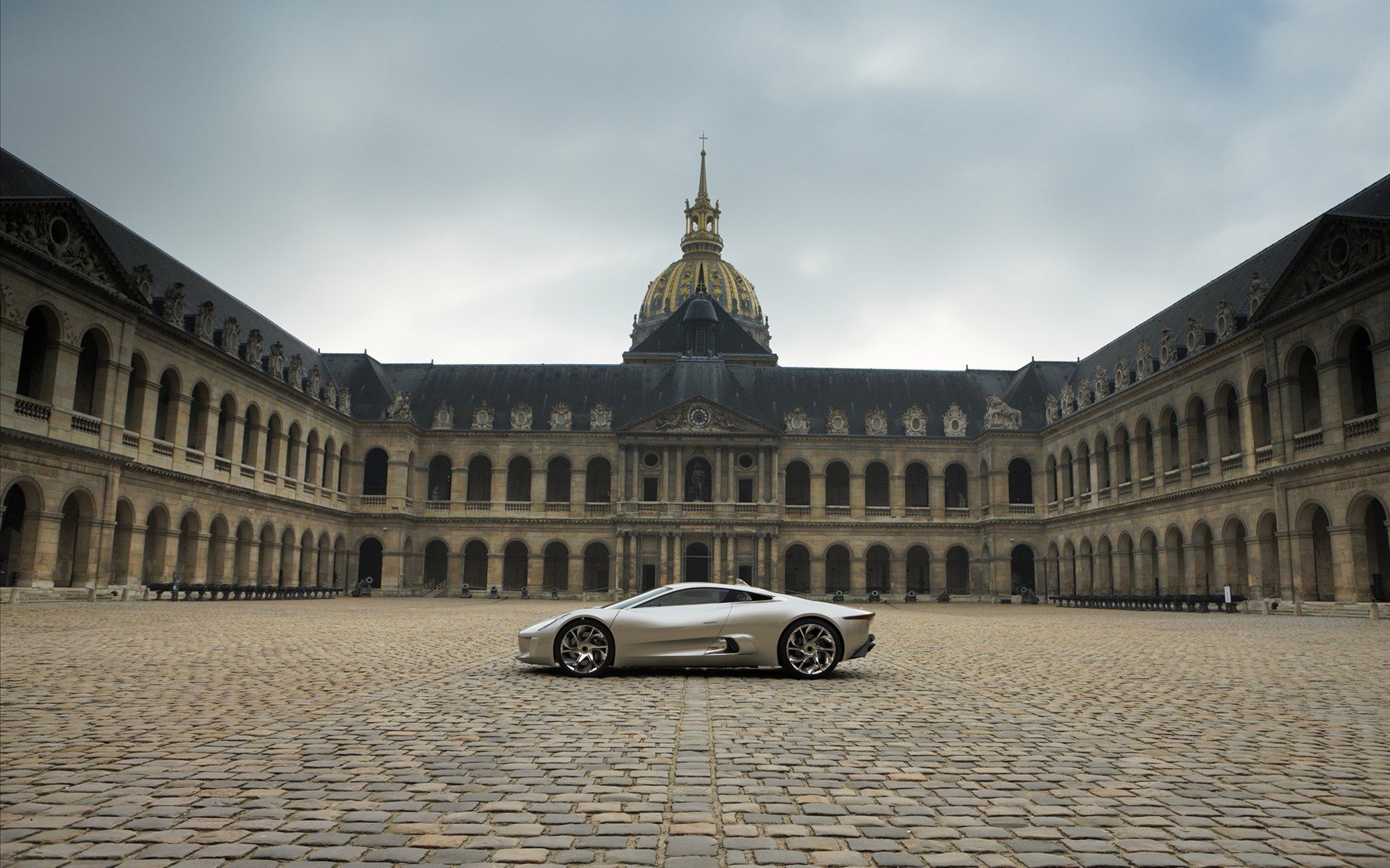 Jaguar-C-X75-2011-widescreen-02.jpg
