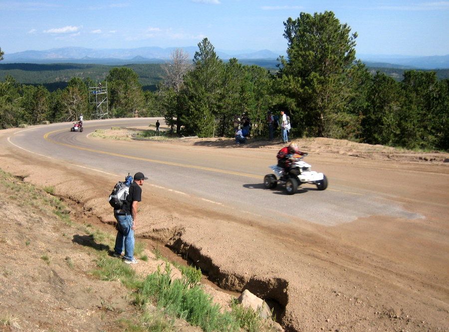 pikes_peak_quad_by_simeonmaxv-d4nm38l.jpg