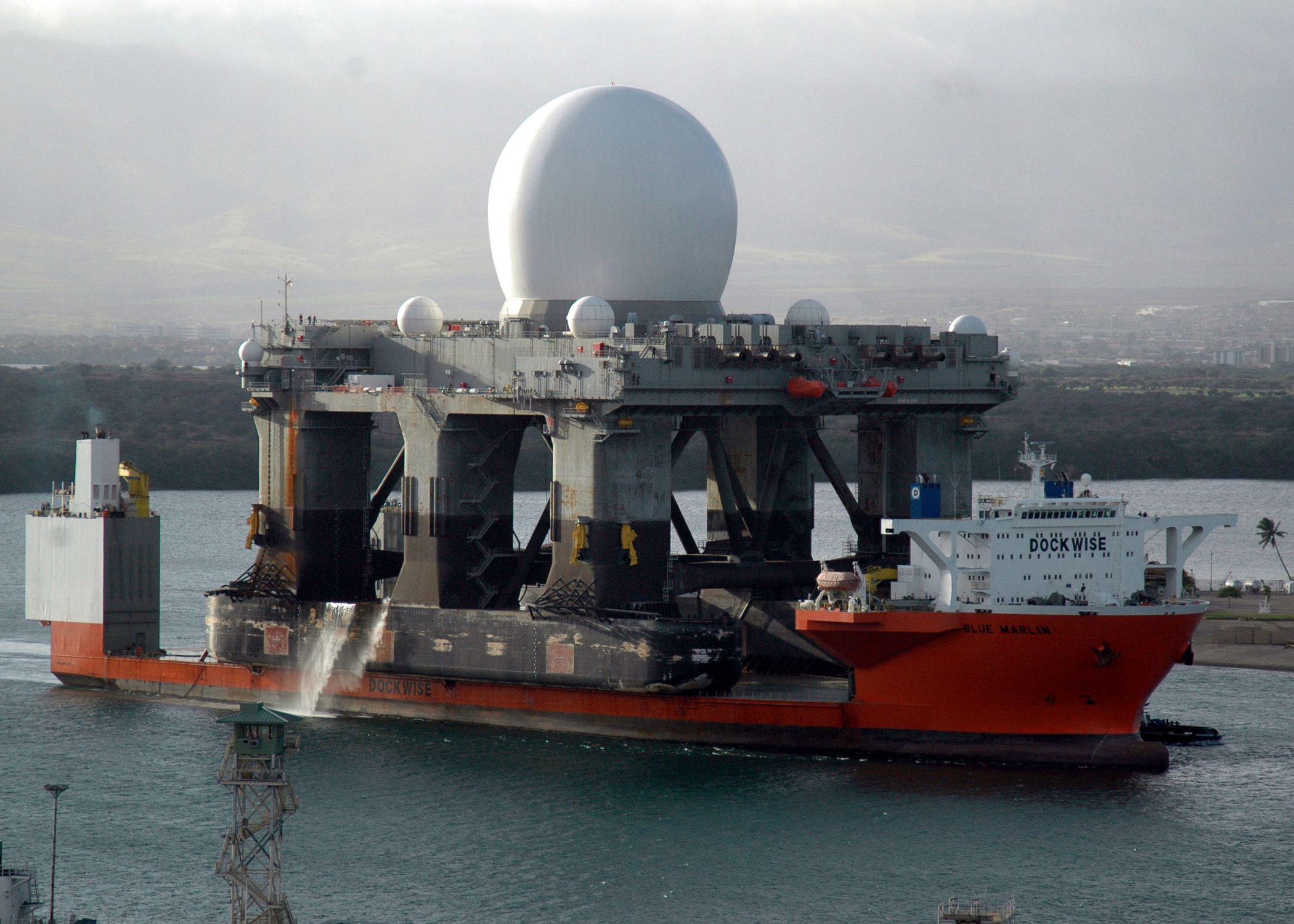 Blue_Marlin_transporting_sea-based_X-band_radar.jpg