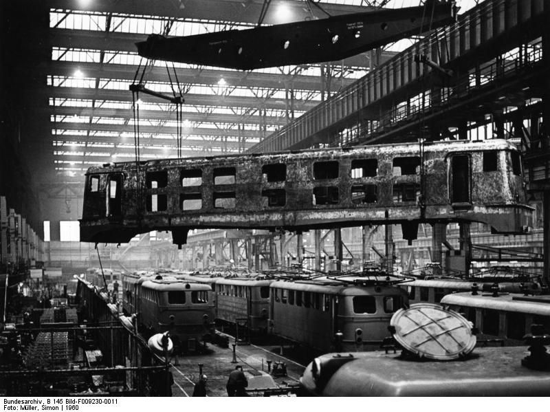 Bundesarchiv_B_145_Bild-F009230-0011,_Essen,_Firma_Krupp,_Lokomotivbau.jpg