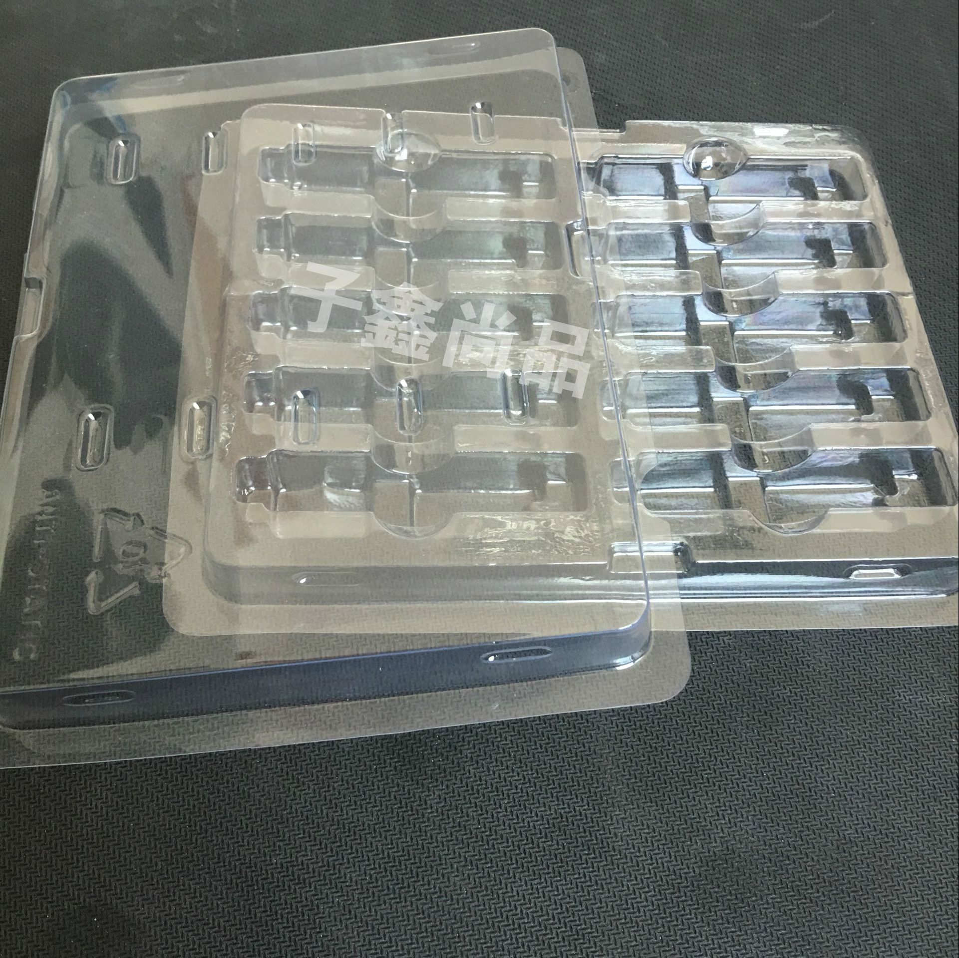 倒扣在侧面