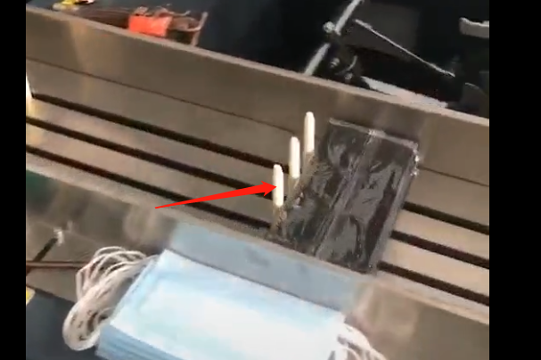 这三个杆到位置后垂直下去