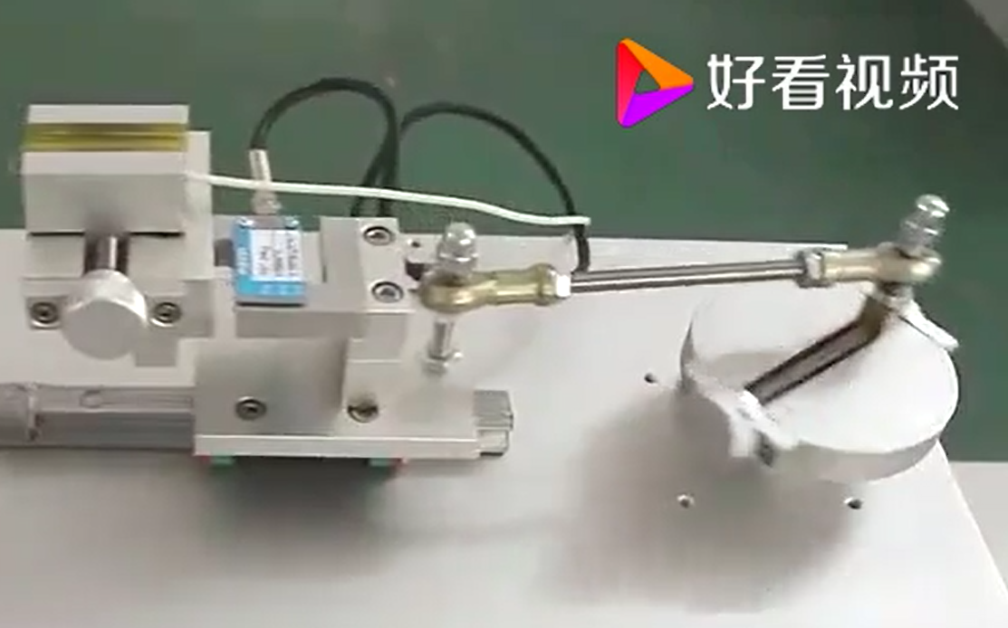 右边的结构 带电极是怎么做的