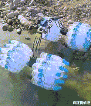 喝完水的空瓶子不要扔了，用对地方也可以身价倍增.gif