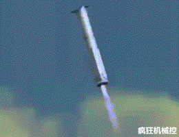 马斯克最新火箭回收技术：不着陆回收.gif