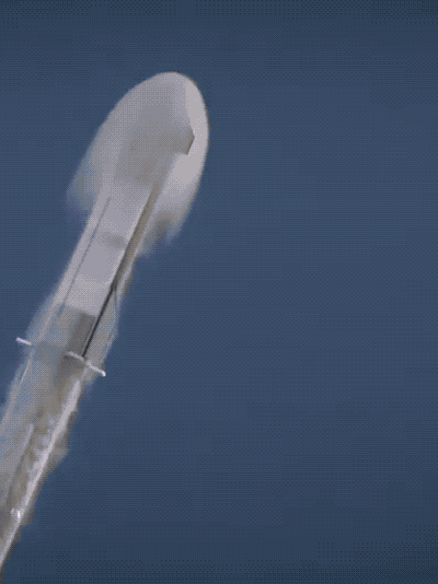马斯克飞船3.gif