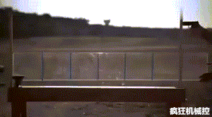 子弹没有跑赢玻璃碎裂，什么情况？.gif
