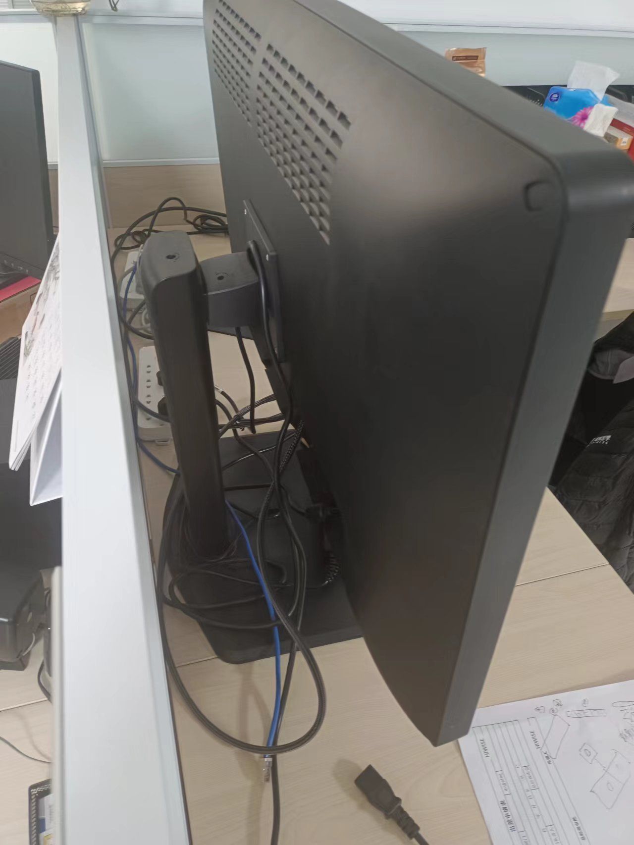 显示器实物图