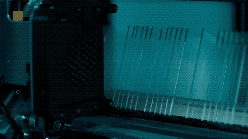 微软做块玻璃，竟能代替硬5.gif