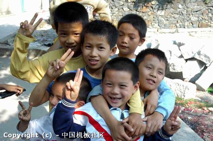 热情的孩子们....jpg