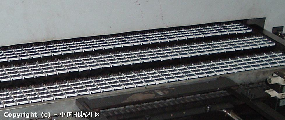 涂胶后自动进烘箱.JPG